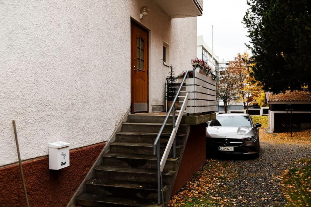 Mukava Saunallinen Kaksio Omalla Sisaeaenkaeynnillae Ja Ilmaisella Autopaikalla Kuopio Exterior foto